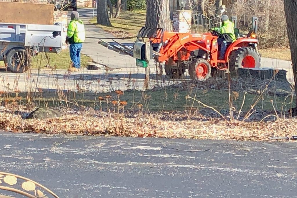 Work crew & tractors